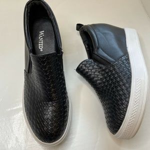 Wanted Black Textured Hidden Heel Platform Sneakers Shoes Women's Size 8